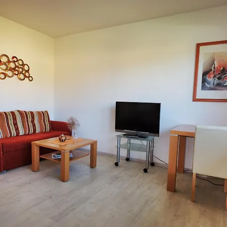 Wohlfuehloase Mit Terrasse Im Garten & Privatparkplatz Apartman